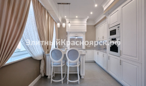 Квартира в инкомовском поселке с тремя спальнями цена 45000000.00 Фото 3.