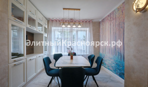 Просторный таунхаус в светлых тонах с террасой и лужайкой цена 65000000.00 Фото 2.